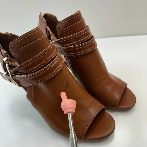 Liz Claiborne‎ Peek Toe Genesis Shoes Open Toe With Buckle Women’s Size 8 Cognac - Picture 7 of 10